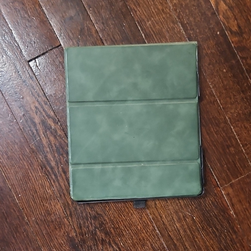 Elegant Green Kindle Scribe Cover - Picture 2 of 2